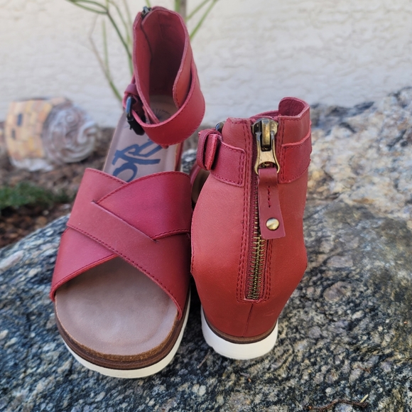 OTBT Red Leather wedge sandals adjustable ankle strap easy off with zipper! - Picture 2 of 10